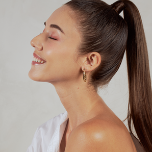 Laurette Stud Earrings in Oval with White Sapphire